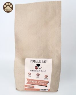 Pota l'&egrave; bau
Salmone scozzese con aneto, spinaci, finocchi, asparagi e pomodori.
cucciolo
2  kg